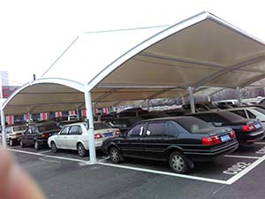 鋼<font color='red'>膜結(jié)構(gòu)車(chē)棚</font>特點(diǎn)，怪不得越來(lái)越多人選擇！(圖文)