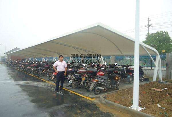 襄陽<font color='red'>膜結(jié)構(gòu)車棚</font>【襄陽賽亞米業(yè)充電樁車棚等】施工案例