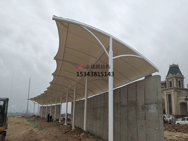 畢節(jié)高爾夫發(fā)球臺遮陽棚【膜結(jié)構(gòu)設計】