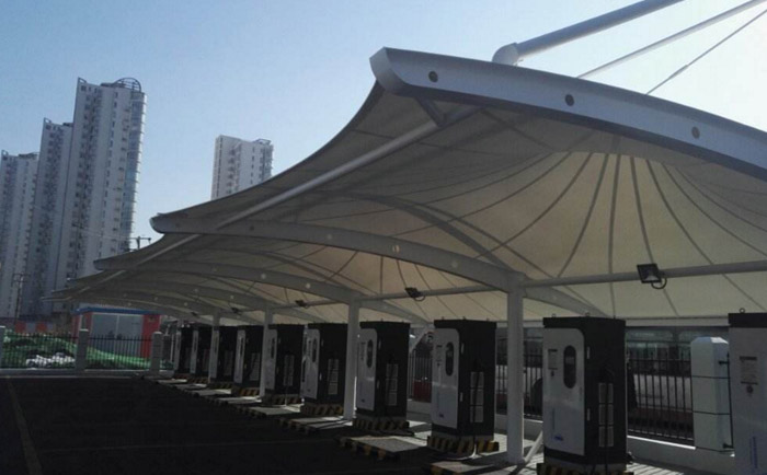 定制<font color='red'>膜結(jié)構車棚</font>什么品牌的膜材料比較好